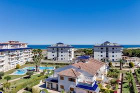 Apartment in a luxury residence 200m from the beach