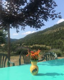 Single storey house with dominant view over the valley