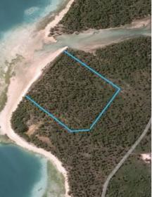 For sale land of 32,455 m2 on Rangiroa Island