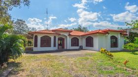 4 bedrooms villa with 3.9 acre (1.6 ha) of land in Liberia