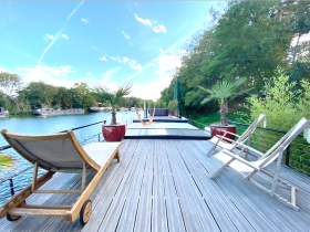A Loft Barge in the countryside 10m from the Arc de Triomphe