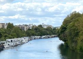 Exceptional loft houseboat on Seine