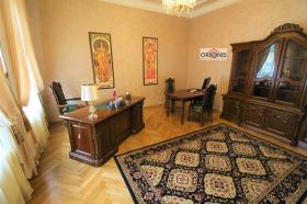 Luxury villa of 870 m2 with a plot of 1702 m2 for a very demanding client