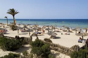 Well established hotel, located on a superb beach