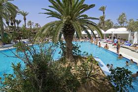 Well established hotel, located on a superb beach