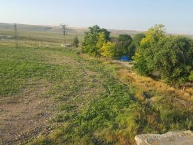 Land with family farm for sale in Konya