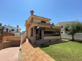 Detached house in the Torreón area 400m from the best beach