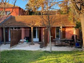 Large bastide on 3 ha - fruit trees - guest rooms - interesting profitability