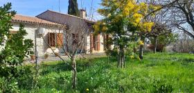 Villa on the edge of a French village to restore, beautiful mountain