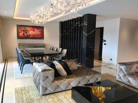 In Cannes apartment at the foot of the yachts, sea view and Croisette