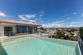 Contemporary villa with panoramic views of the city and the sea