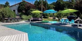Exceptional atypical property with several buildings in a wooded park