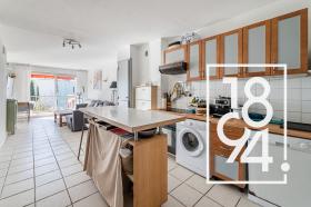 Apartment with sea view near the city center