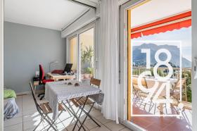Apartment with sea view near the city center