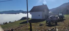 For sale large land and family farmhouse - opportunities for investor