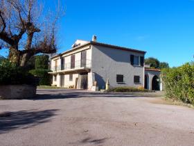Property with several houses on land of 5680 m2 at Pampelonne beach - investor opportunity