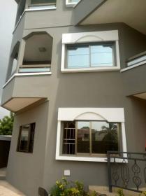 For sale large building in Akpakpa Zone des Ambassades