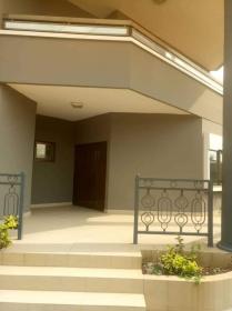 For sale large building in Akpakpa Zone des Ambassades