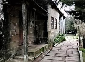 Spacious property in need of renovation, 13.680m2 plot
