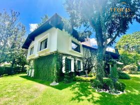 House in private gated community overlooking the golf course and lake