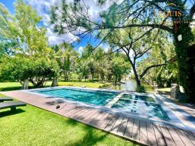 House in private gated community overlooking the golf course and lake