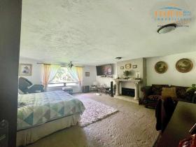 House in private gated community overlooking the golf course and lake