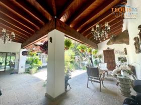House in private gated community overlooking the golf course and lake