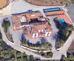 Absolute privacy over 12 beautifully maintained hectares