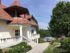 House with adjoining pension building