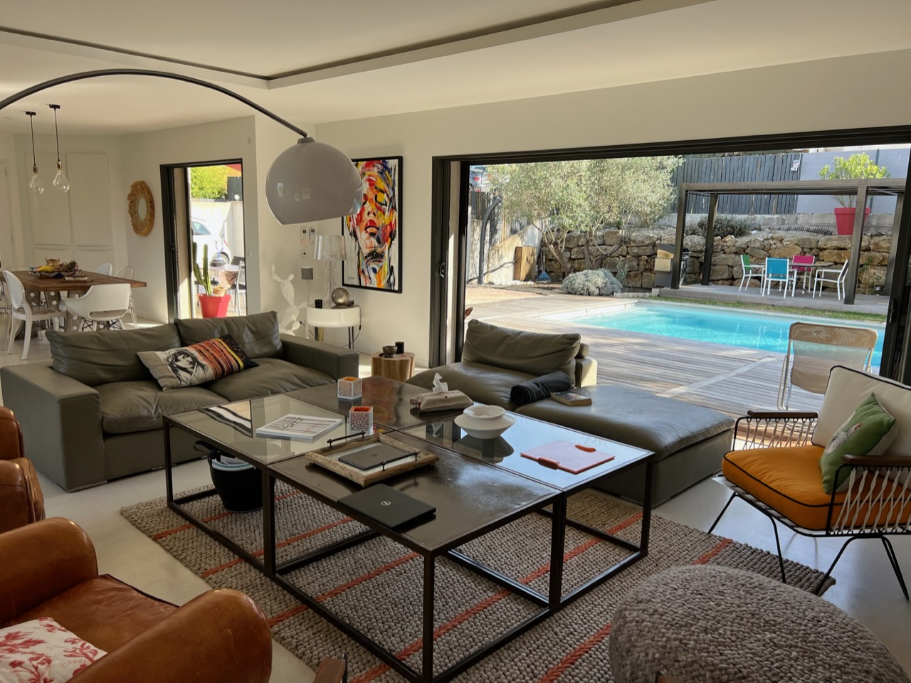 Beautiful villa with swimming pool and views of the hills