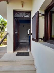 House with large plot and warehouse for sale