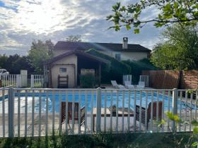 Villa in a quiet, residential setting near the city center