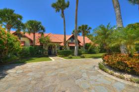 Oceanfront villa Shangri La