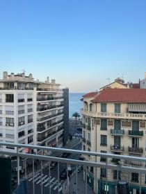 Very bright 3-bedrooms apartment with sea view