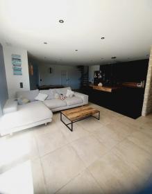 Villa ideally located on the heights of Poulx