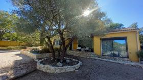 Beautiful 7-room villa on wooded land with swimming pool