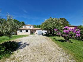 Charming Provencal-style house with swimming pool
