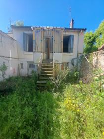 Townhouse with garden to completely renovate