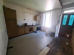 Townhouse with garden to completely renovate