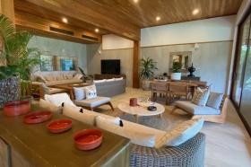 Villa in a remarkable setting with sea view