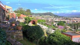 Provencal property ideally located on the heights of Beausset
