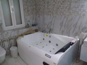 Superb 380 m2 villa on two levels, a stone's throw from the sea