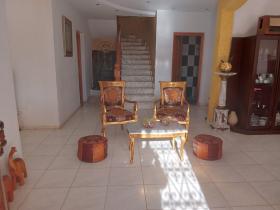 Superb 380 m2 villa on two levels, a stone's throw from the sea