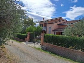 Villa in Abruzzo with panoramic view of the Maiella mountains