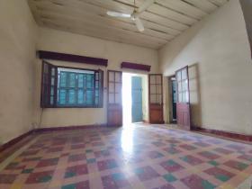 Large colonial villa with great potential, ideal for real estate investment