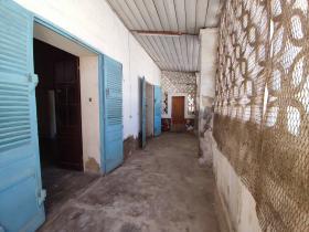 Large colonial villa with great potential, ideal for real estate investment