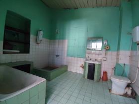 Large colonial villa with great potential, ideal for real estate investment
