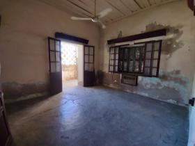 Large colonial villa with great potential, ideal for real estate investment