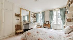 Elegant 113m2 apartment in a prestigious address in the 7th arrondissement of Paris