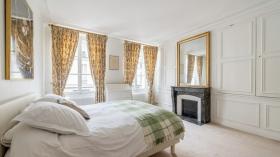 Elegant 113m2 apartment in a prestigious address in the 7th arrondissement of Paris